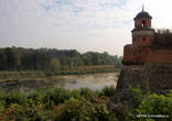 Башня на фоне реки Иквы.