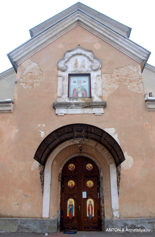 Вход в храм. Дубно, Украина