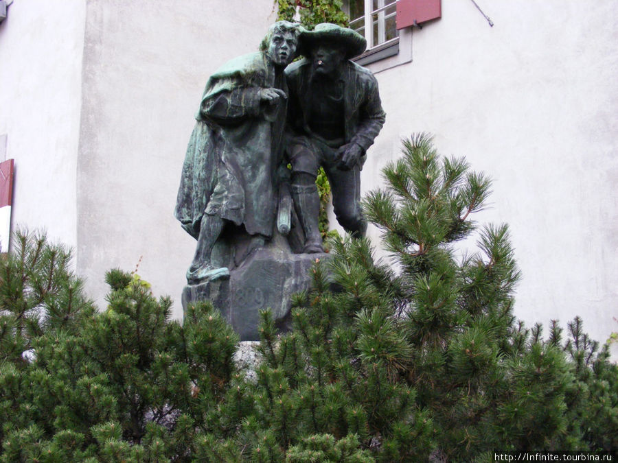 Памятник австрийским партизанам. Совсем не героический, но ему веришь, такие они и были... Инсбрук, Австрия