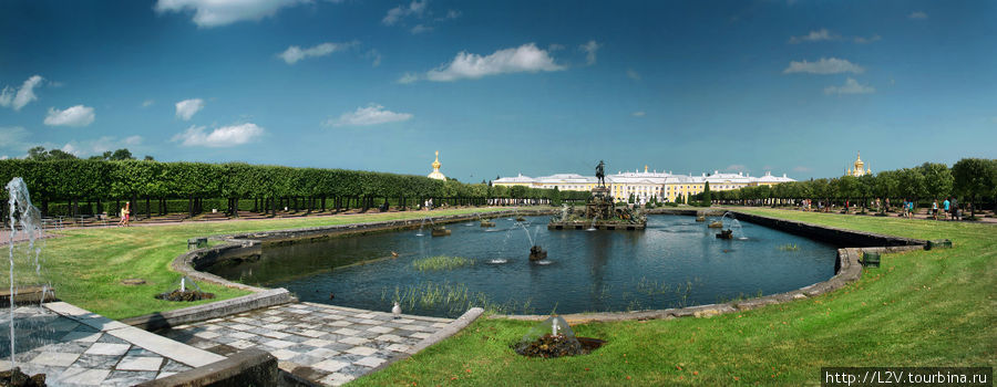 Верхний парк: фонтан Нептун Петергоф, Россия