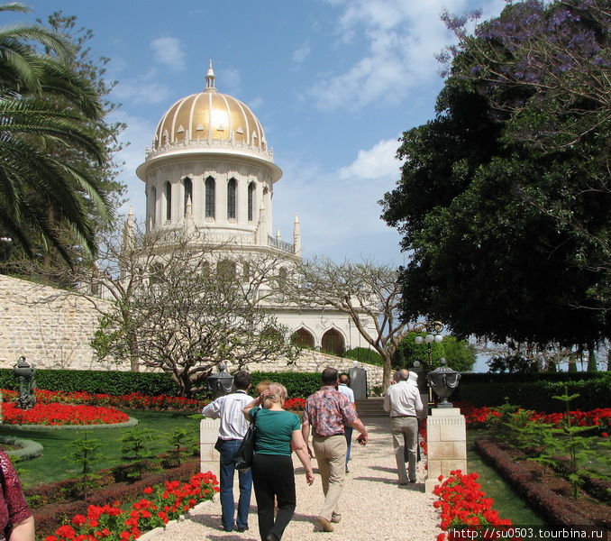 Храм в Бахайских садах Израиль