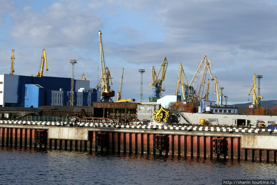 Морской порт Мурманск, Россия