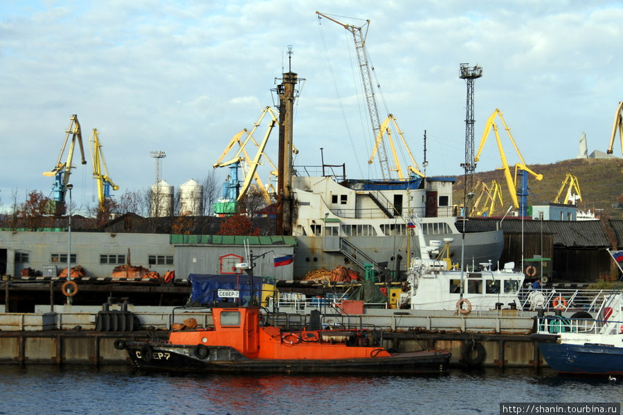 Морской порт Мурманск, Россия