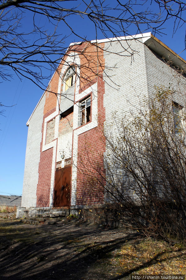 Недостроенно-полуразрушенная церковь Мурманск, Россия