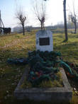 А командир обороны Енисейска Андрей Евсеевич Шестаев (1889-1934) похоронен рядом с обелиском в 1934 году