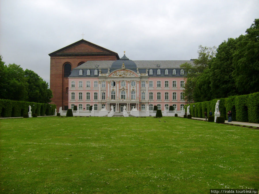 Дворец курфюстов Трир, Германия