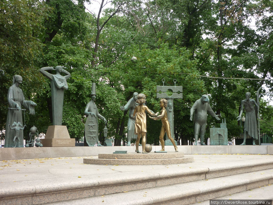 Памятник грехам человечества на Болотной площади в Москве (открыта с 2001г.) Москва, Россия