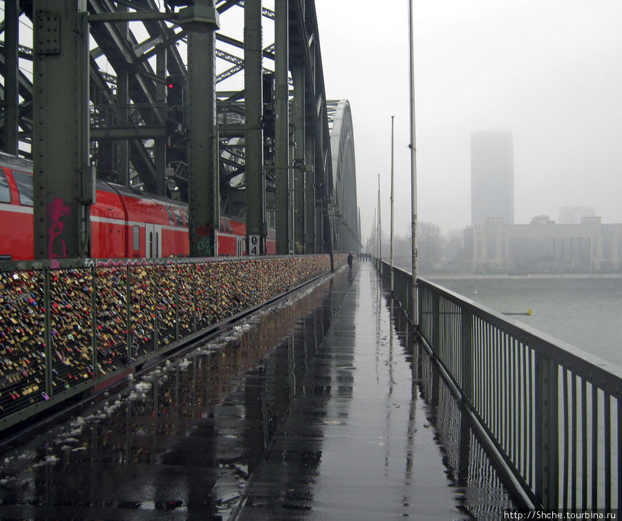 Гогенцоллернский железнодорожно-пешеходный мост через Рейн Кёльн, Германия