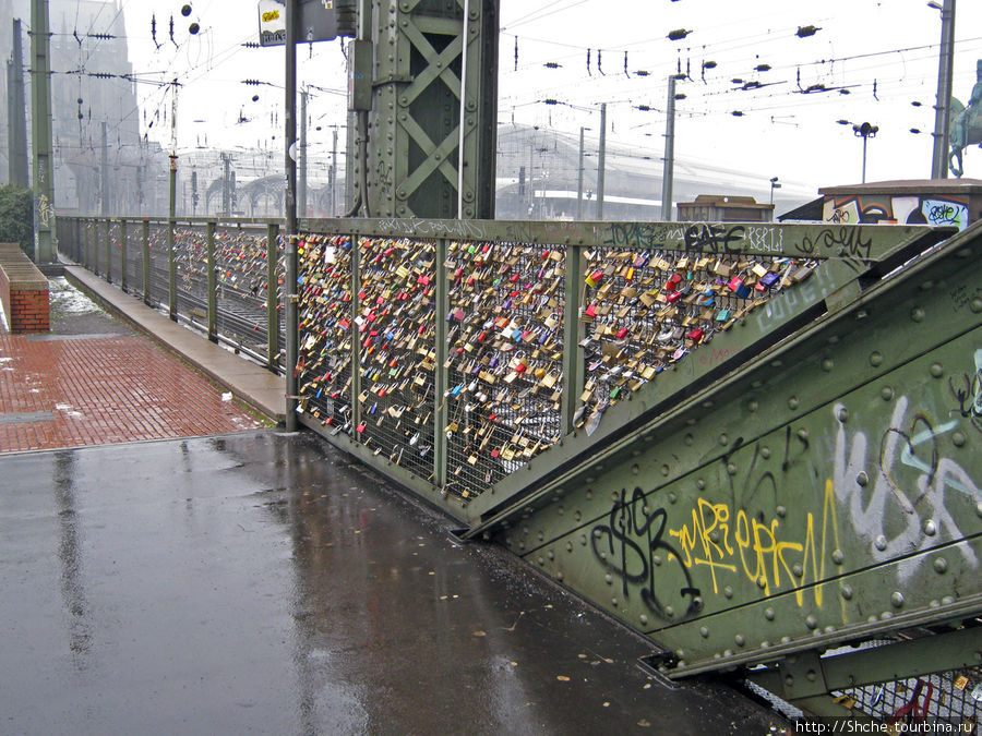 Гогенцоллернский железнодорожно-пешеходный мост через Рейн Кёльн, Германия