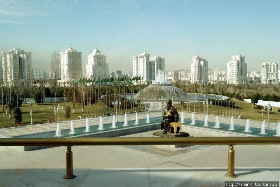 Вид из окна Восьминожки Ашхабад, Туркмения