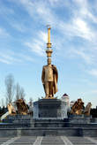 Монумент независимости Туркменистана — Восьминожка и золотая статуя НИязова
