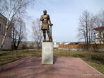 Памятник купцу первой гильдии А.С.Губкину. Он занимался торговлей чаем и сахаром.