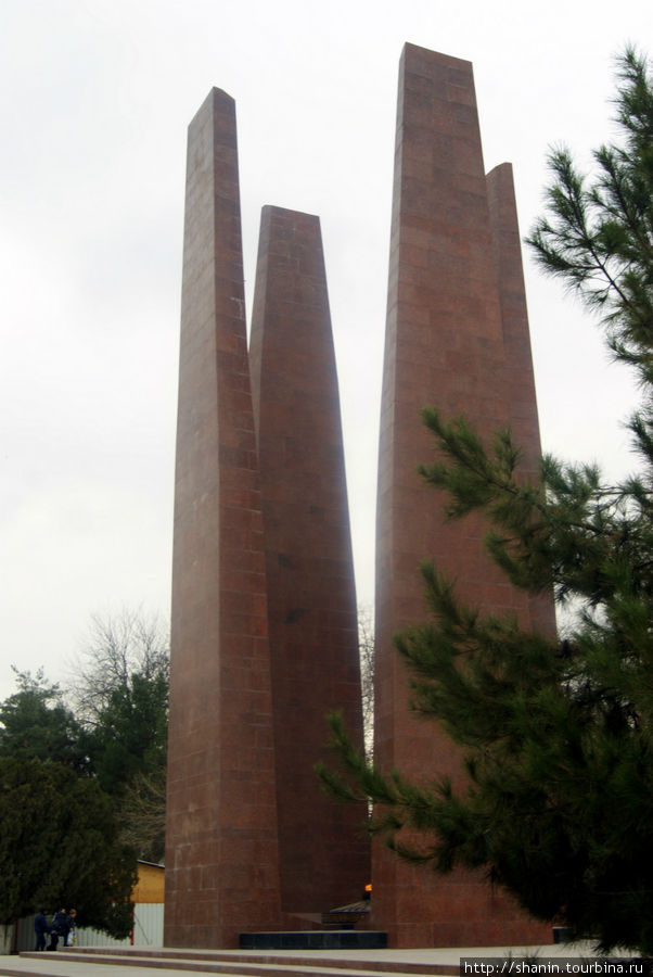 Монумент героям Великой Отечественной войны Ашхабад, Туркмения
