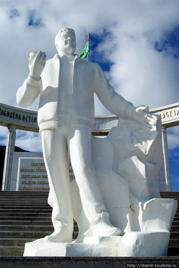 Статуя Ашхабад, Туркмения