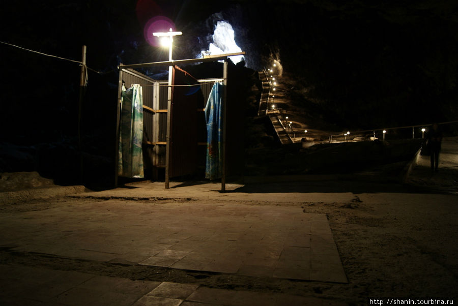 Внутри Бахарденской пещеры Ахалский велаят, Туркмения