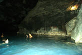 Внутри Бахарденской пещеры есть озеро