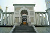 Вход в мечеть Туркменбаши Рухы