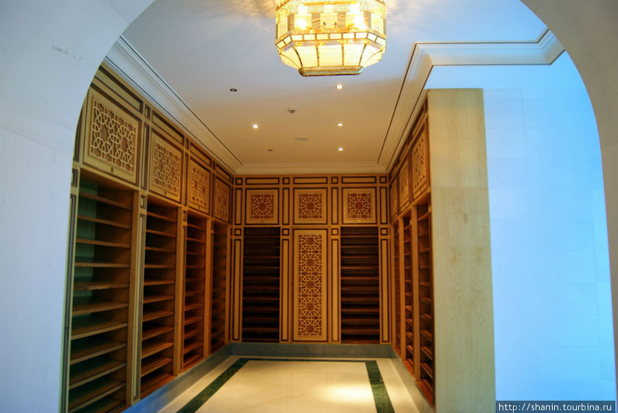 Внутри мечети 