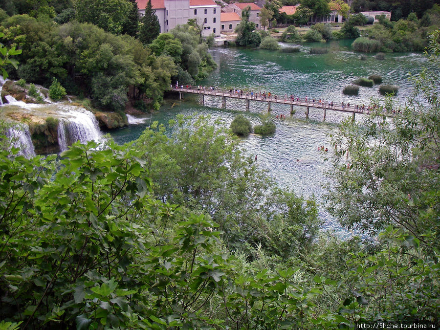 Вид сверху на известный мост Национальный парк Крка, Хорватия