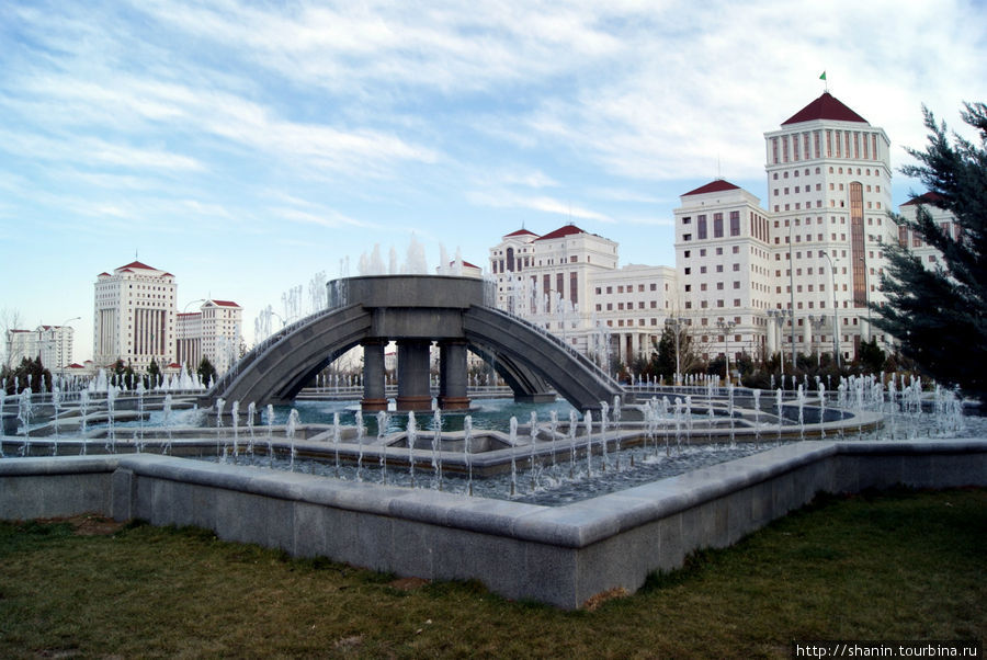 Фонтан в Ашхабаде Ашхабад, Туркмения