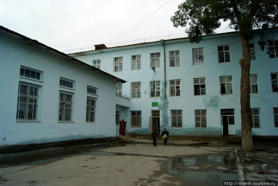 Старая школа-интернат для одаренных детей Ашхабад, Туркмения