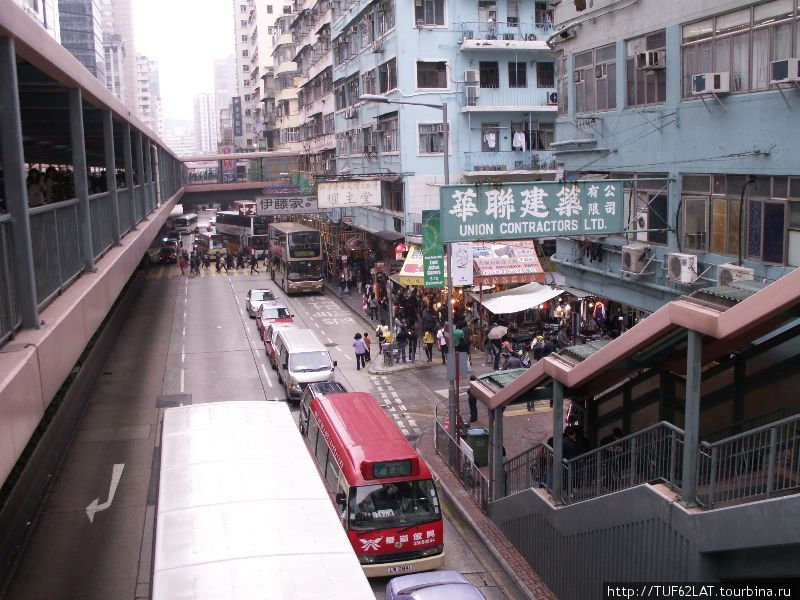 Спуск к остановке автобусов.Автобусы двухэтажные Коулун, Гонконг