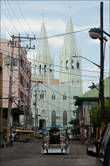 Собор Сан-Себастьян — это первая церковь в Азии, построенная целиком из стали. Она была спроектирована в 1883 году, изготовлена в Бельгии и привезена в Манилу на 6 кораблях. До постройки Эйфелевой башни в Париже эта церковь была самой высокой металлической конструкцией в мире