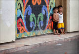 Тут, как и везде на Филиппинах, дети шныряют везде, где только можно