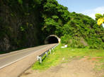 Таких туннелей много на этой горной дороге. Сильно напоминает дорогу вдоль итальянской и французской Ривьер