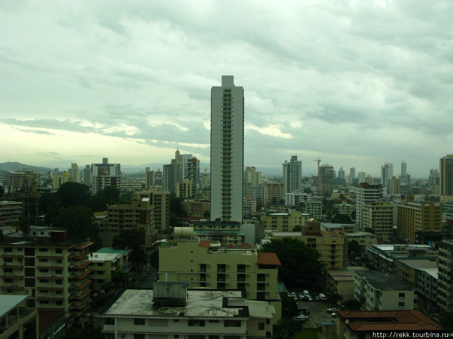 Самый космополитичный и современный город от Мехико до Рио. Вид из окна нашей гостиницы, в которой звенело внизу казино и казалось, что ты оказался в Лас-Вегасе Панама-Сити, Панама