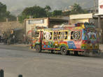 Расписанные автобусы — отдельная культурная статья Гаити