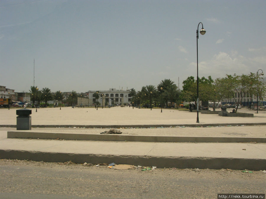 Площадь у президентского дворца Гаити