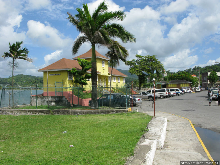 Дорога шла вдоль моря Ямайка