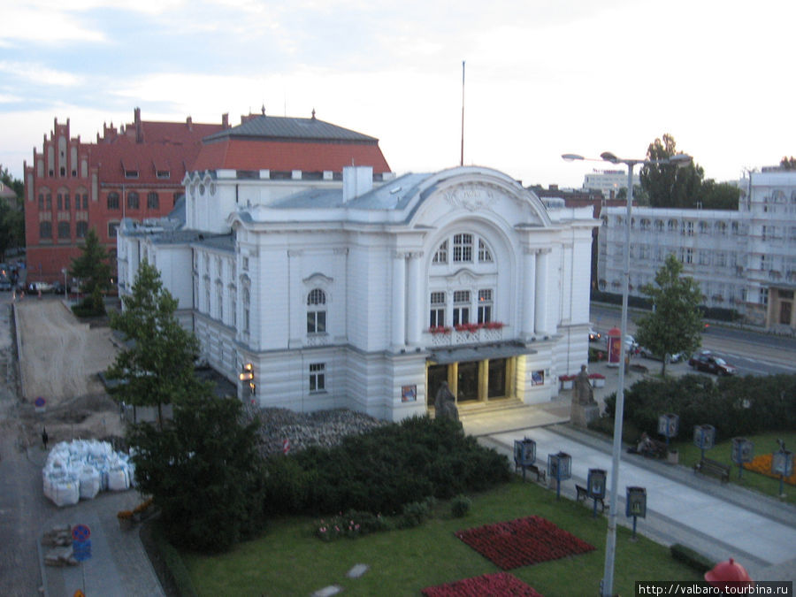 Вид из окна на Театральную площадь.