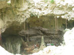 Огромная пещера, только не древних людей. Попробуйте отыскать внизу фигуры проводника и моего друга и Вы поймете, какая огромная эта пещера