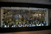 Музей носит название Memorial das Colonistas. При входе вы сразу видите огромное количество разнообразных кубков, выставленных здесь