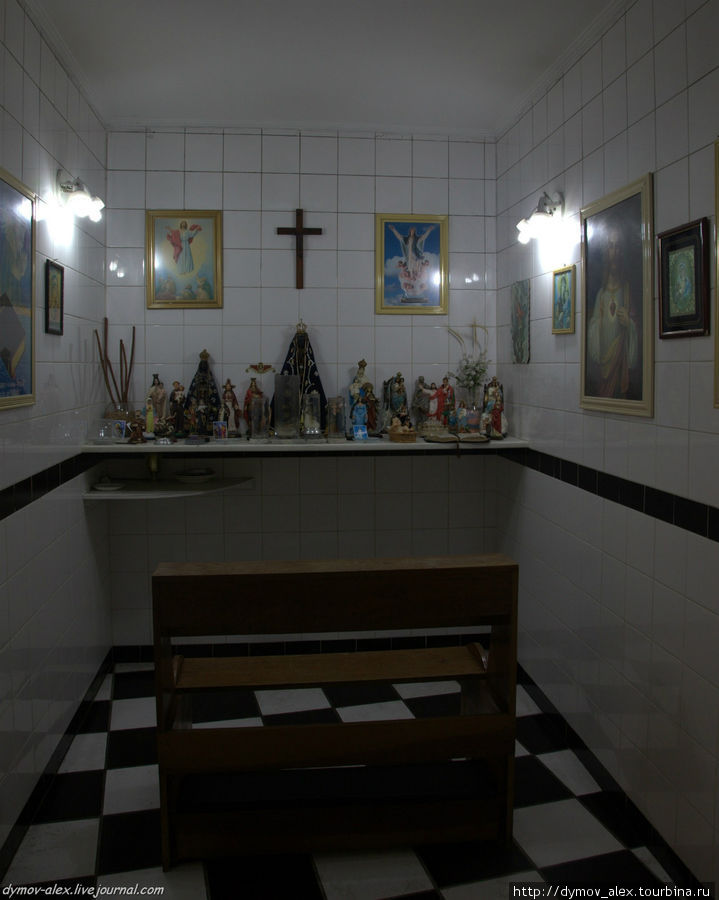 Вот небольшая комнатка для молитв перед игрой Сантус, Бразилия
