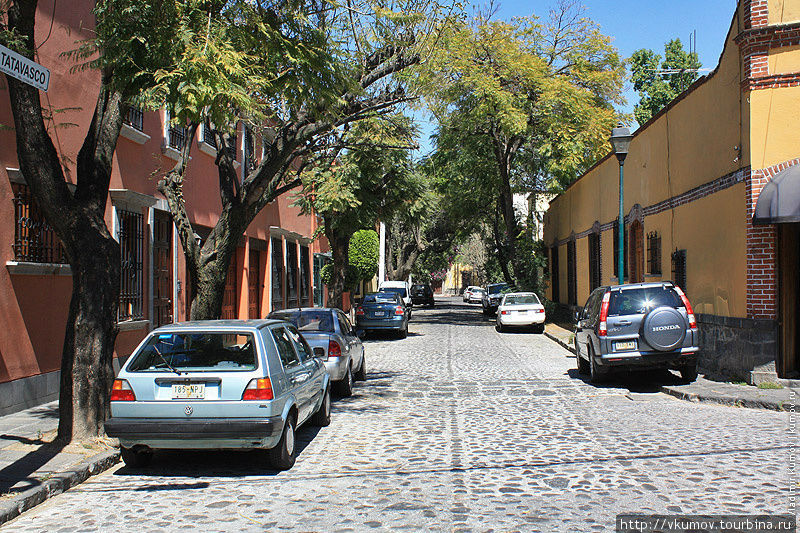 Улицы Койоакана необычайно спокойны и приятны. Мехико, Мексика