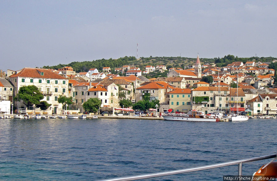 Один из городов на острове Брач Далмация, Хорватия