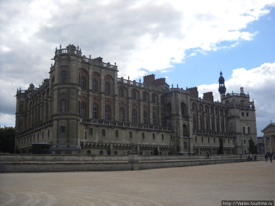 Главный фасад дворца Сен-Жермен-ан-Ле, Франция