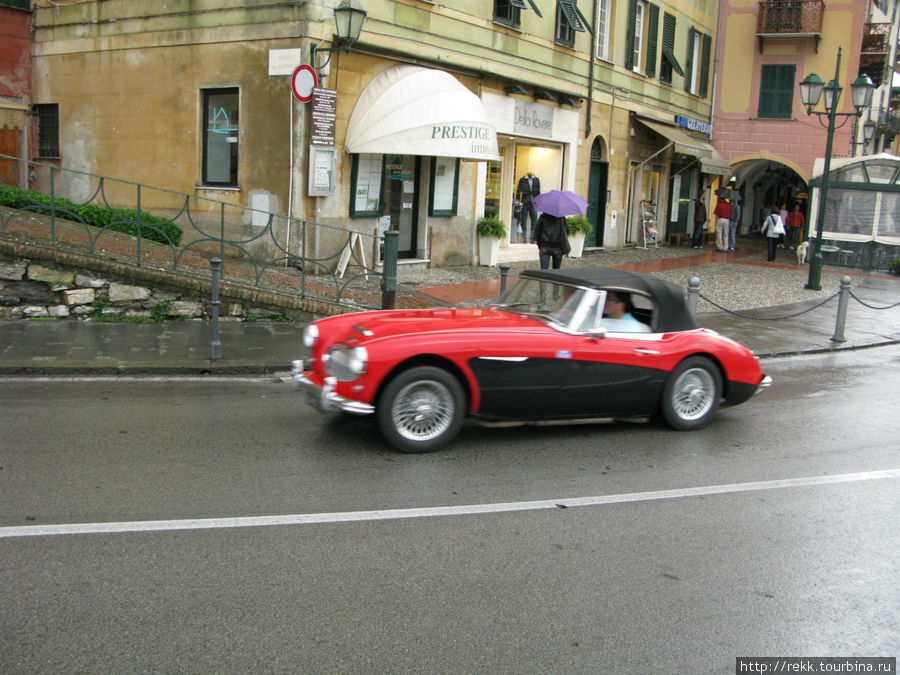 По дороге на Портофино шныряют автомобили Санта-Маргерита-Лигуре, Италия