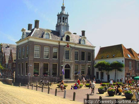 здание бывшей мэрии Эдам, Нидерланды