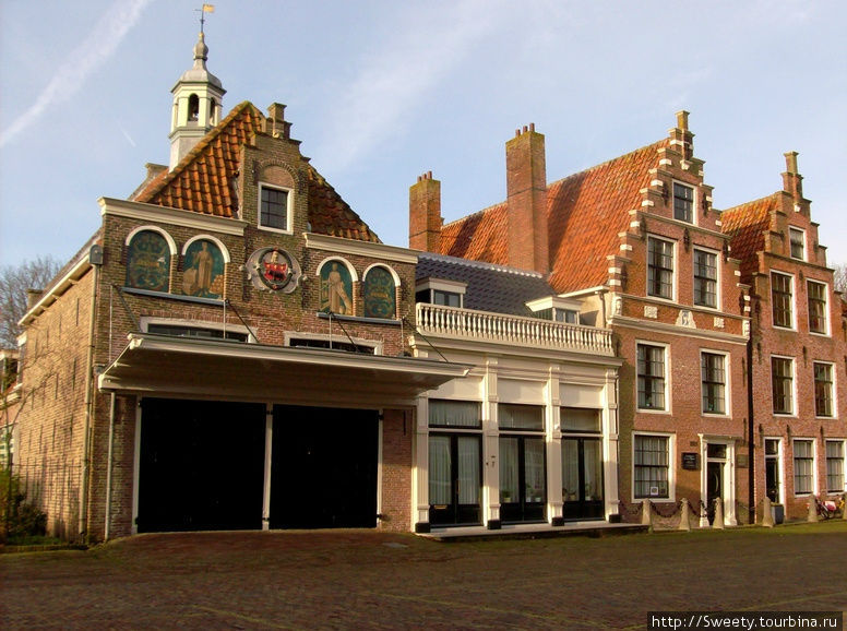 Здание старого хранилища эдамского сыра Эдам, Нидерланды