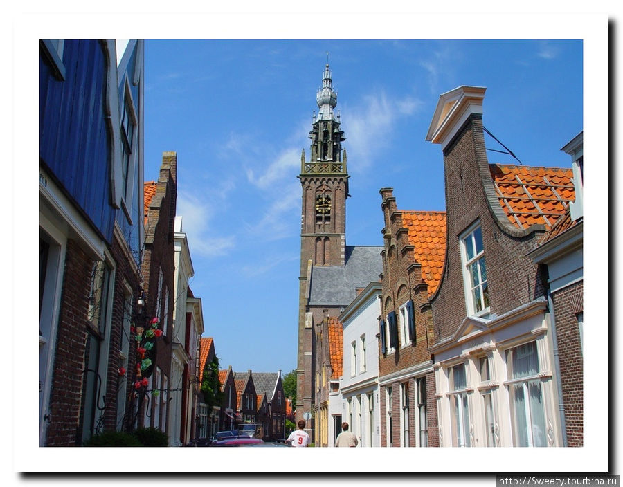 Улочка в центре города Эдам, Нидерланды