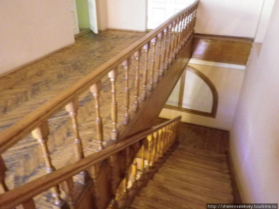 Деревянная лестница на третий этаж особняка Санкт-Петербург, Россия