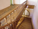 Деревянная лестница на третий этаж особняка