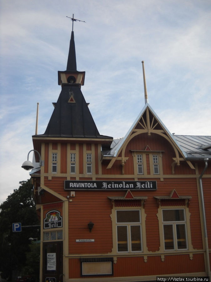 Достойное здание Хейнола, Финляндия