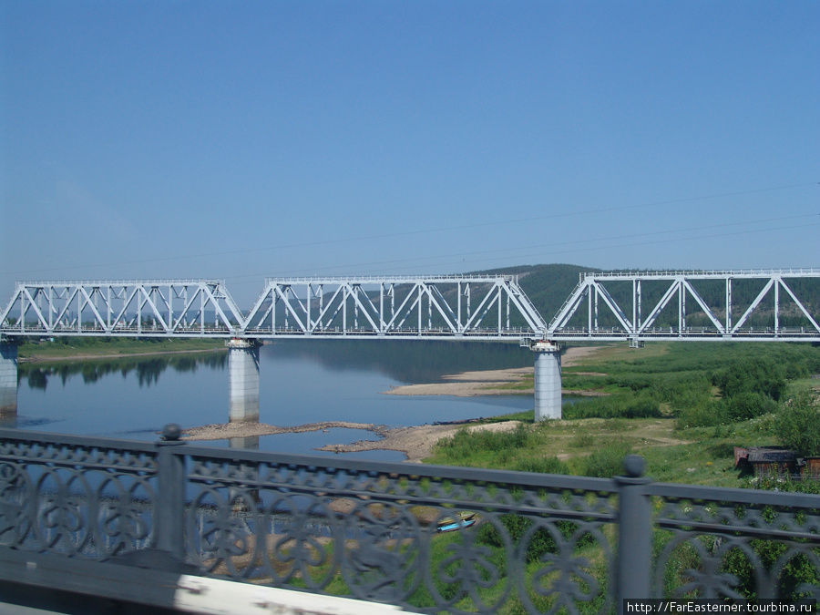 Ж/д мост через речку Нерюнгри, Россия