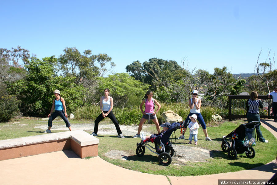 А это сиднейские мамаши не забывают о своей фигуре даже на прогулках Сидней, Австралия