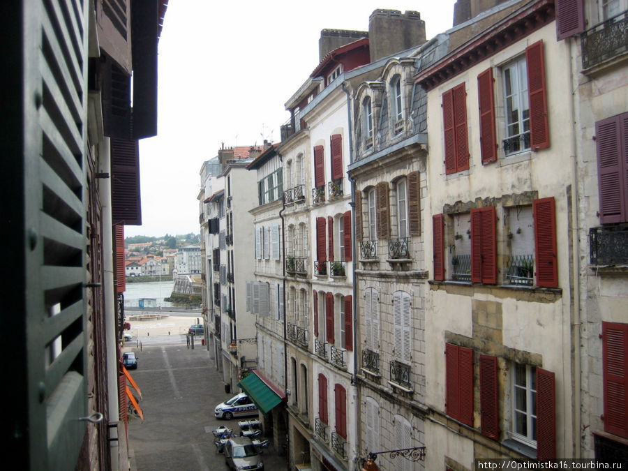Вид из окна. Байонна, Франция